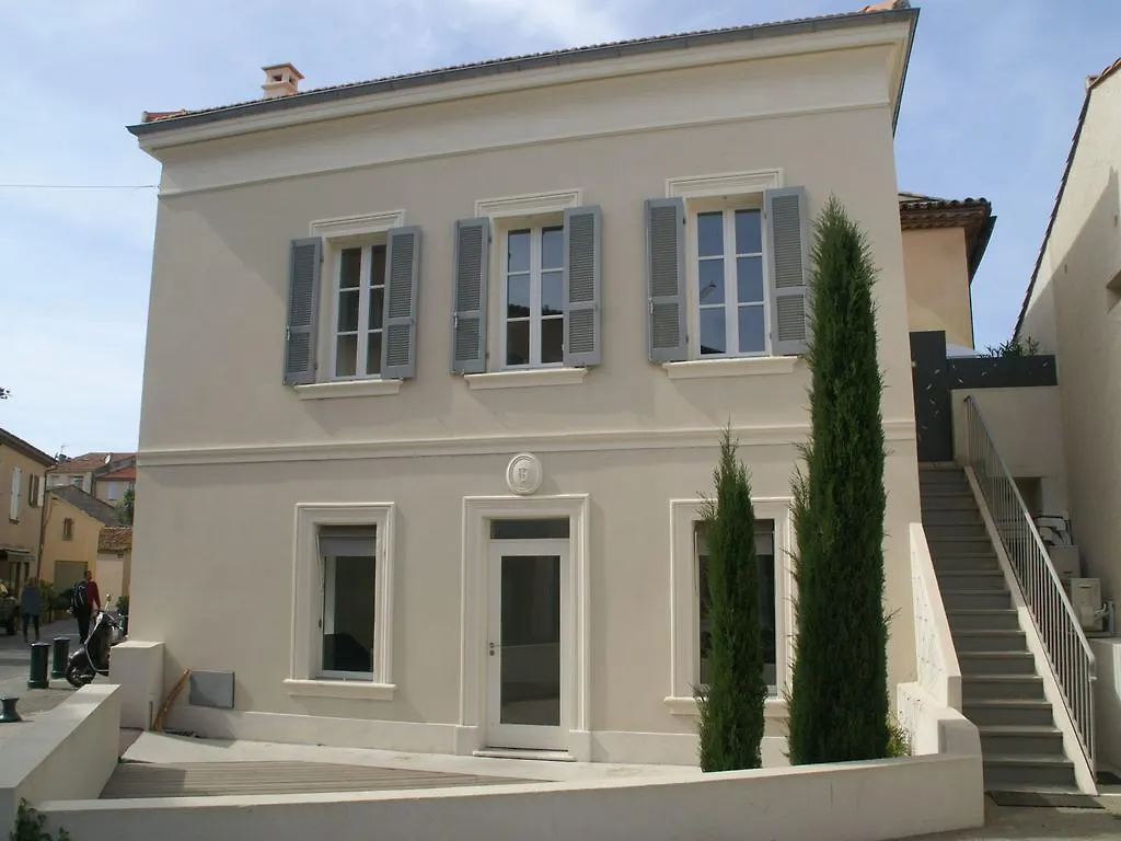 Lavish Holiday Home In Saint Tropez Near Beach location